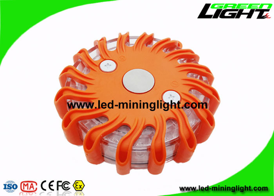 چراغ های هشدار دهنده اضطراری کنار جاده ای کهربا ، شراره های کنار جاده ای هدایت می شوند