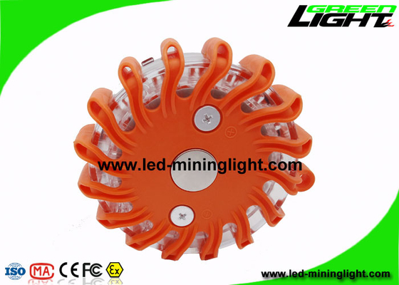 چراغ های هشدار دهنده اضطراری کنار جاده ای کهربا ، شراره های کنار جاده ای هدایت می شوند