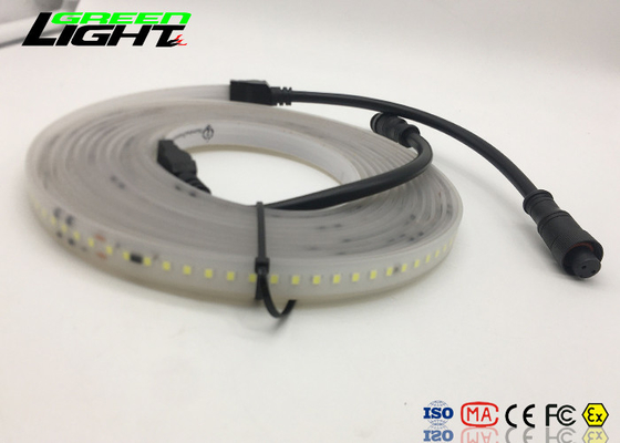 انعطاف پذیر 5050 Rgb باتری چراغ های نوار LED را در فضای باز با چند رنگ کار می کند