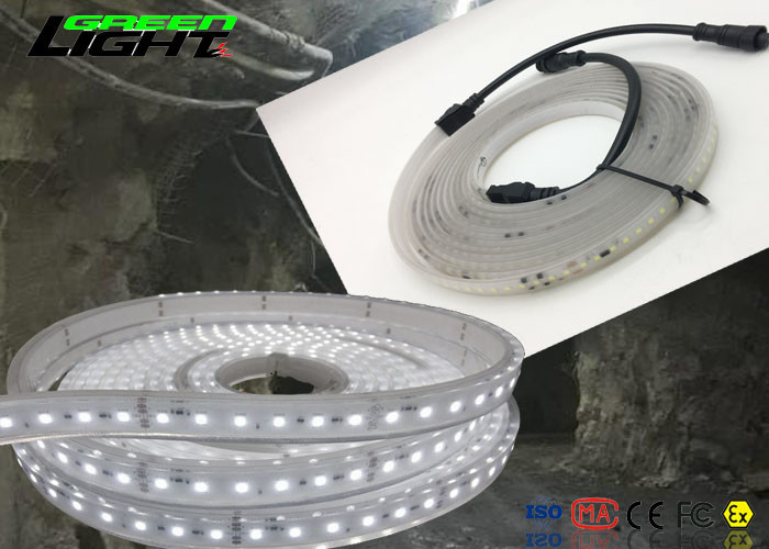 انعطاف پذیر 5050 Rgb باتری چراغ های نوار LED را در فضای باز با چند رنگ کار می کند
